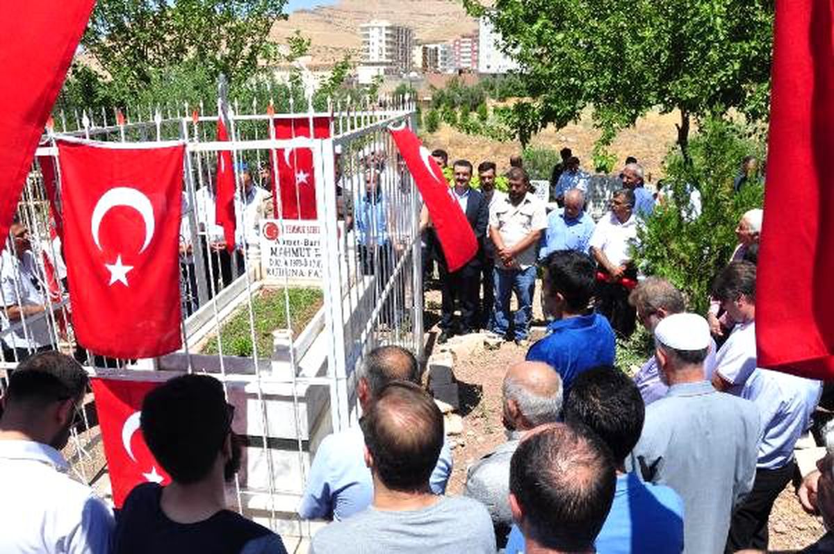 Derik\'te 15 Temmuz şehidi kabri başında anıldı