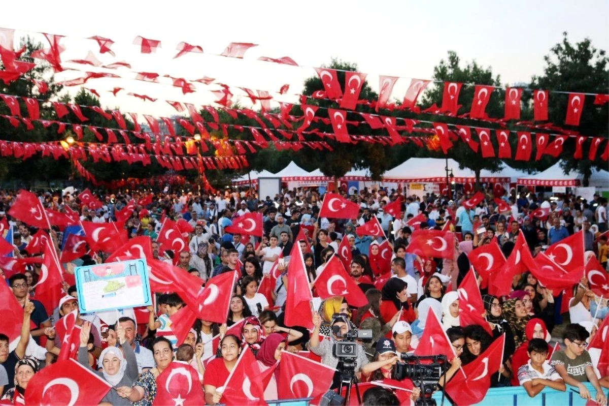 Diyarbakır\'da "15 Temmuz Demokrasi ve Milli Birlik Günü" nöbeti