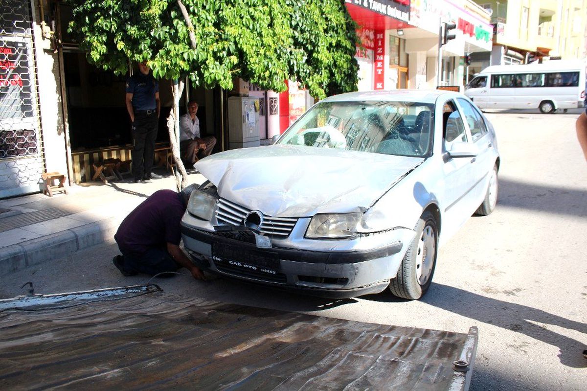 Elazığ\'da trafik kazası: 3 yaralı