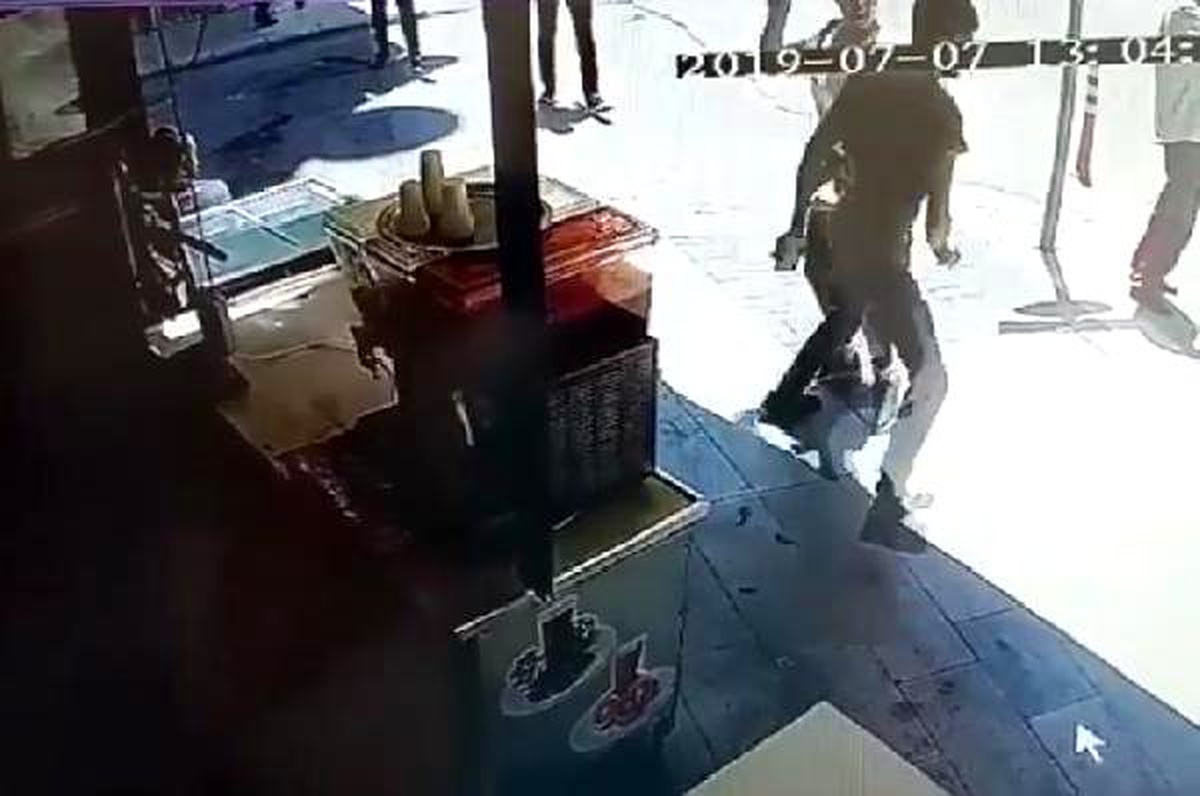 Erkek arkadaşıyla tartışan genç kız önce yardım istedi, sonra tepki gösterdi