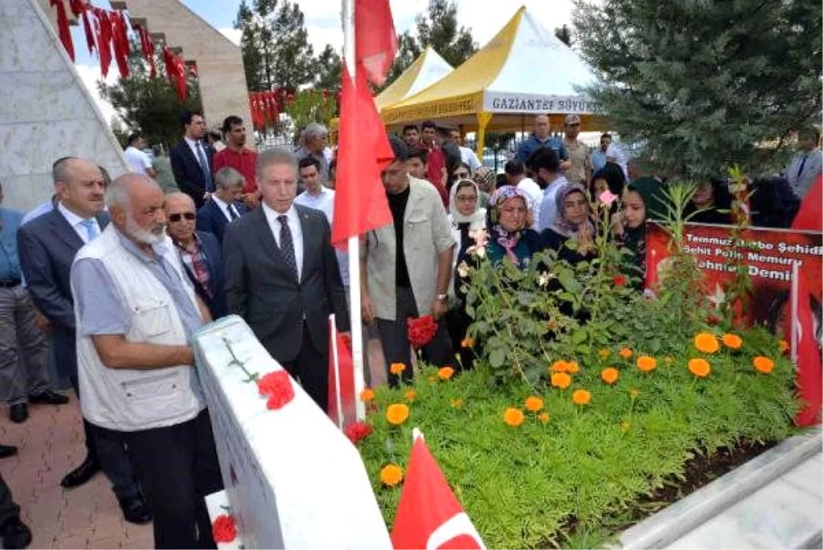 Gaziantep\'te 15 Temmuz şehidi, mezarı başında anıldı