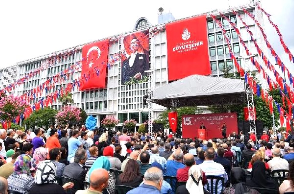 İBB binası önünde 15 Temmuz şehitleri anıldı