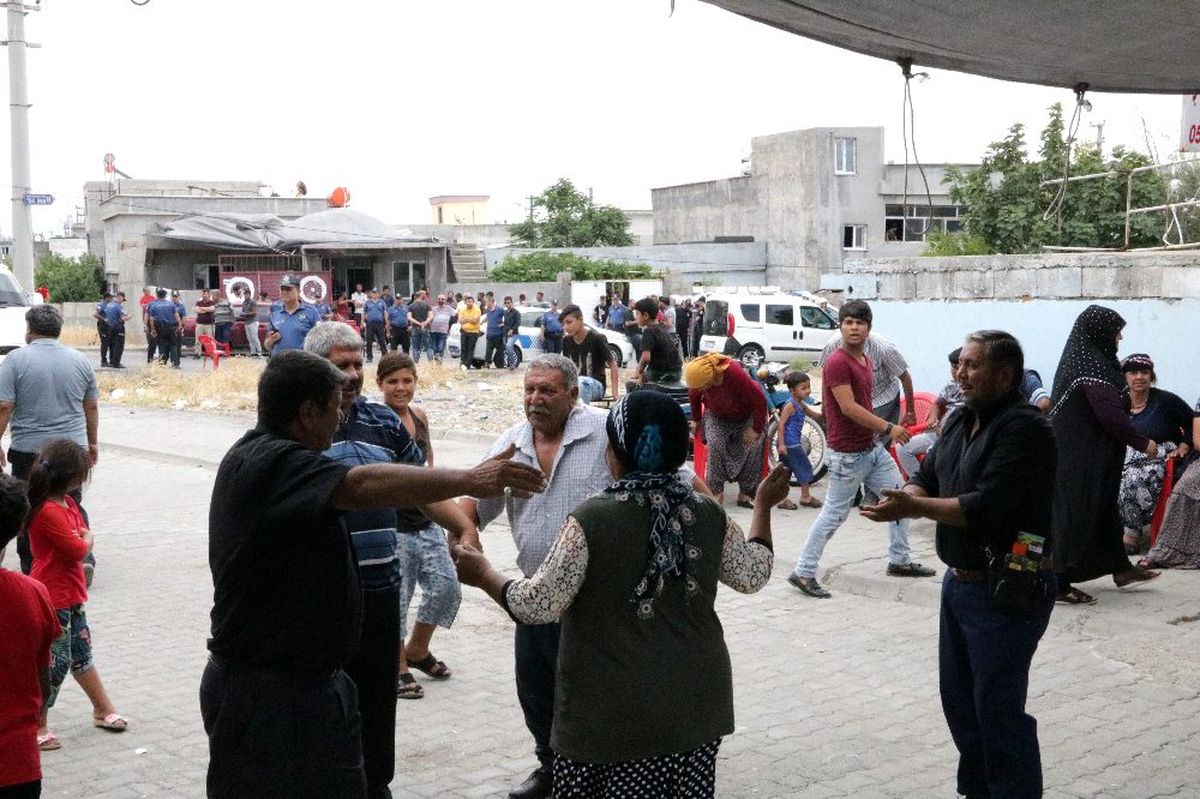 İki aile arasında kavga: 2\'si polis 3 yaralı