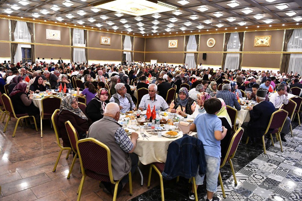 Isparta\'da şehit ve gazi aileleri yemekte bir araya geldi