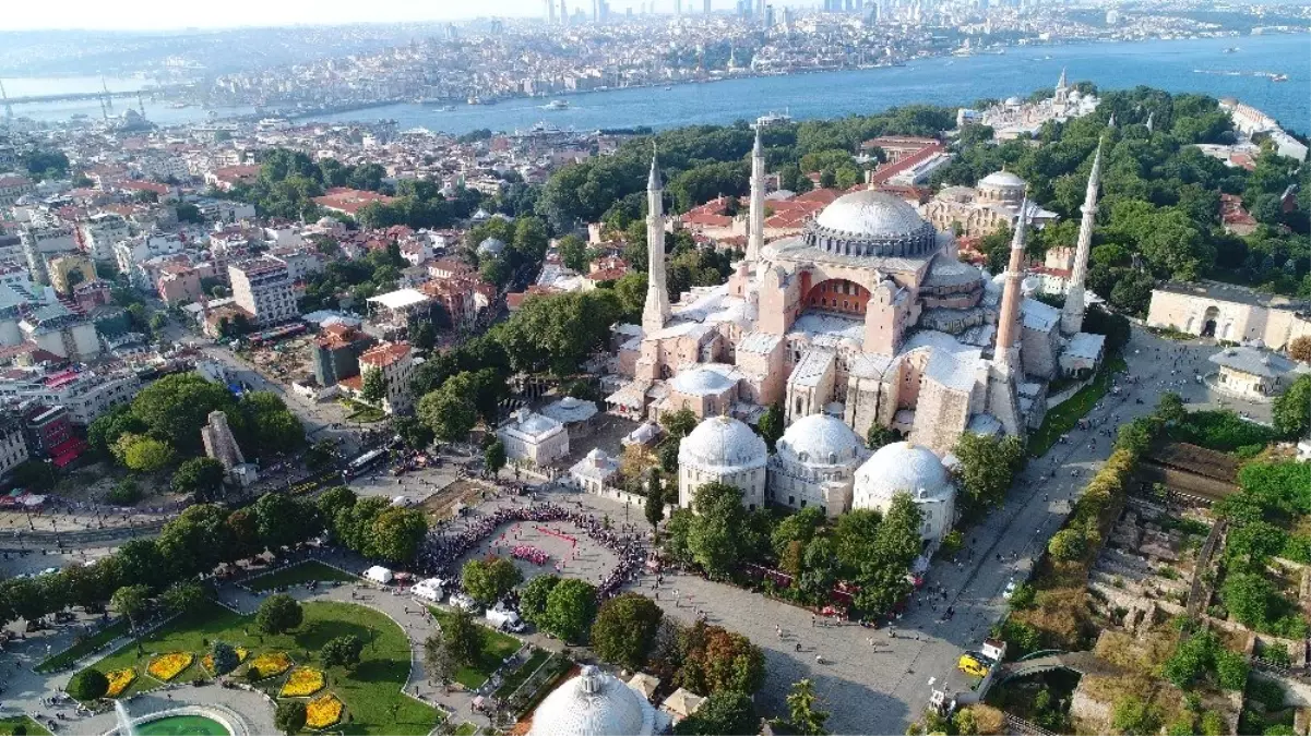 İstanbul\'da 15 Temmuz koreografik anma gösterisi ilgiyle izlendi