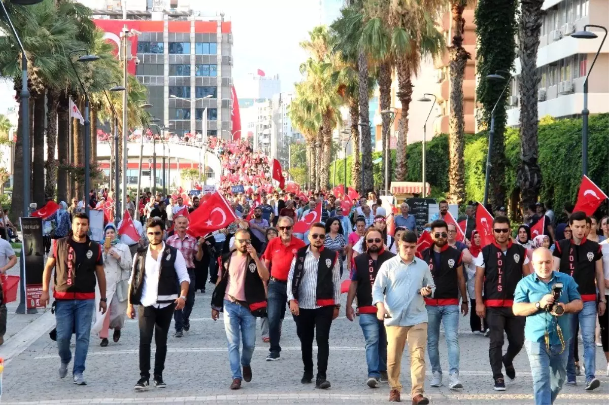 İzmir 15 Temmuz\'da tek yürek