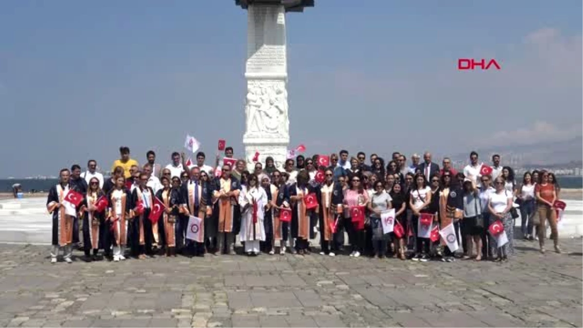 İZMİR Demokrasi Üniversitesi\'nden \'15 Temmuz\' yürüyüşü