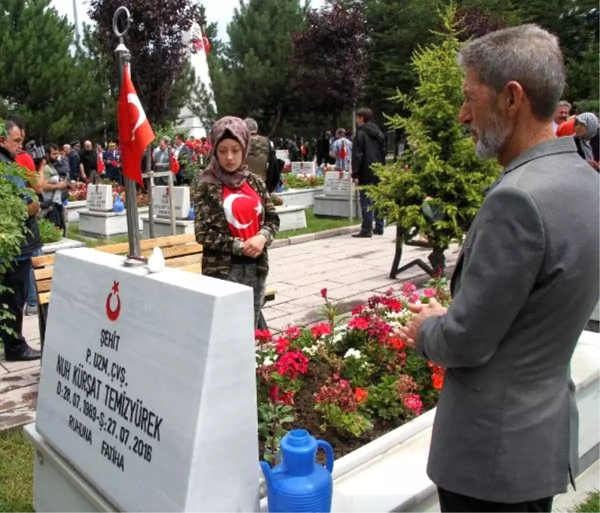 Kayseri\'de şehitlik ziyaret edildi