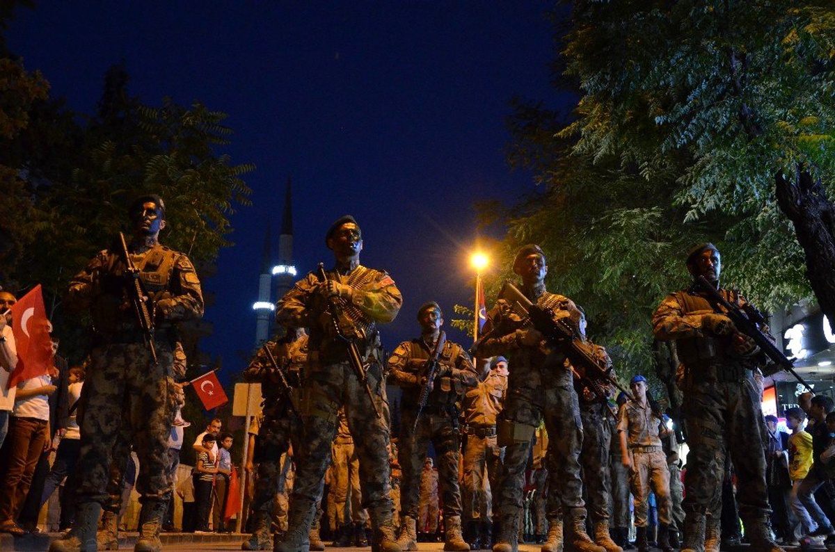 Kilis\'te Milli Birlik Yürüyüşü\'ne binlerce kişi katıldı