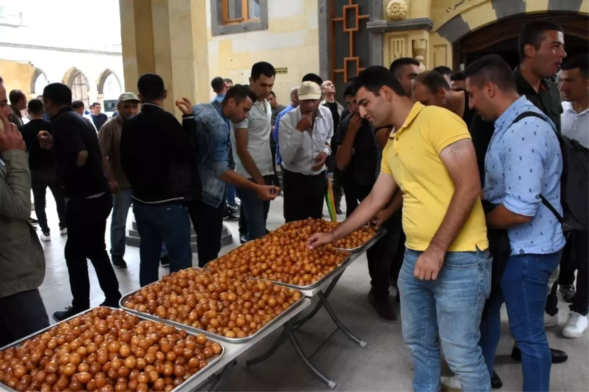 Kırşehir protokolü hain darbe girişiminin yıl dönümünde şehitliği ziyaret etti