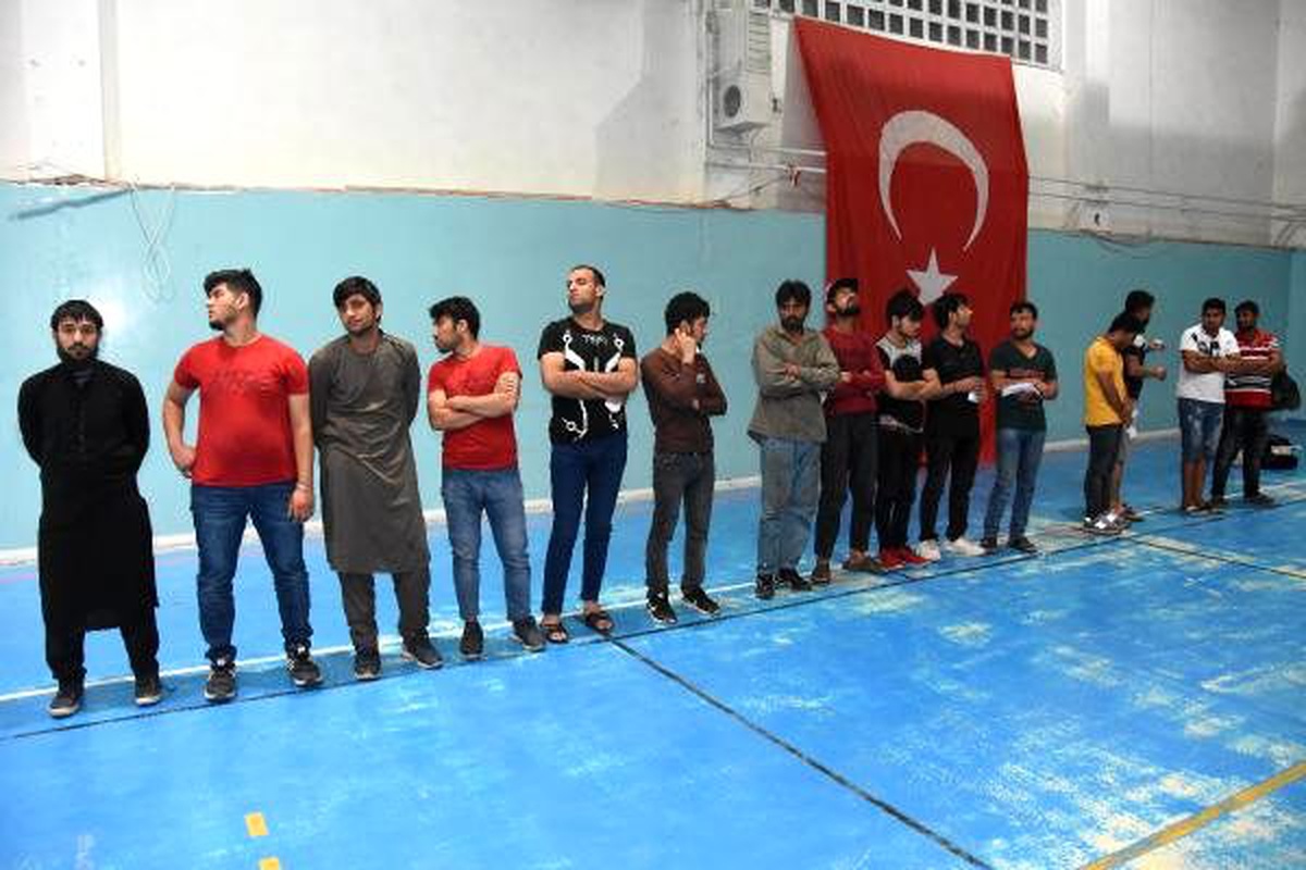 Kütahya\'ya getirilen 35 kaçak göçmen sınır dışı edilecek
