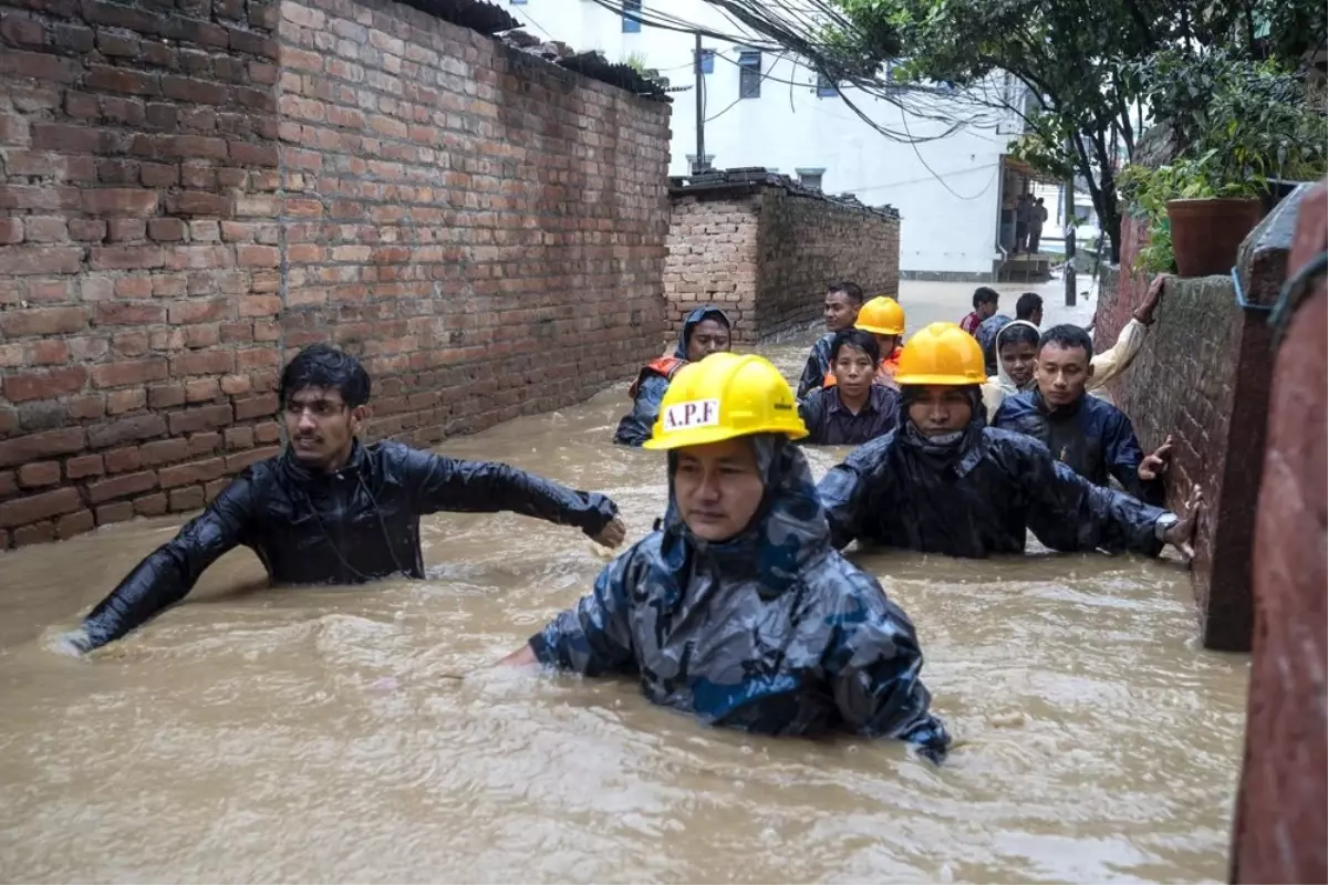 Nepal\'de muson yağışlarında 65 kişi öldü