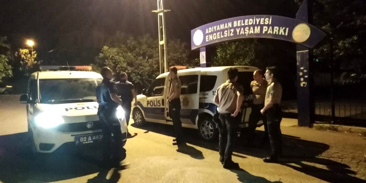 Parktaki şüpheli şahıslar tek tek kontrol edildi