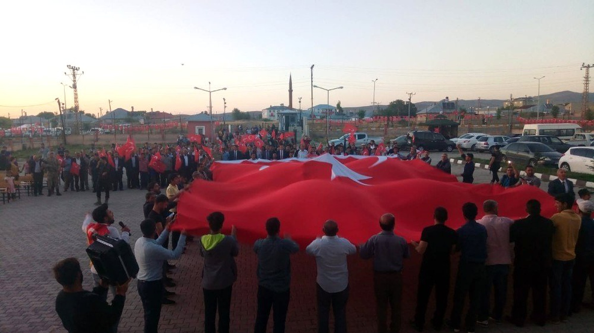 Saray\'da Demokrasi ve Milli Birlik Günü utlandı
