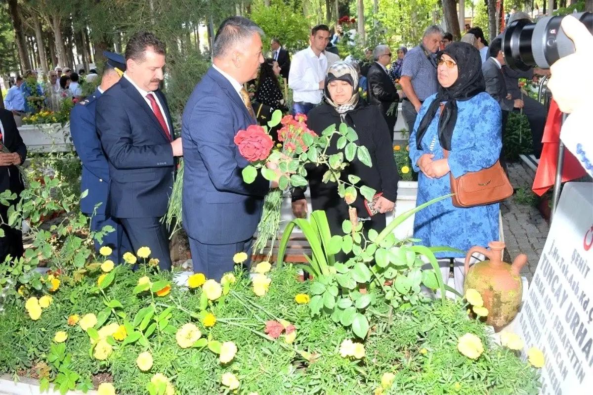 Vali Yazıcı, "Şehitlerimizi rahmet ve minnetle yad ediyoruz"