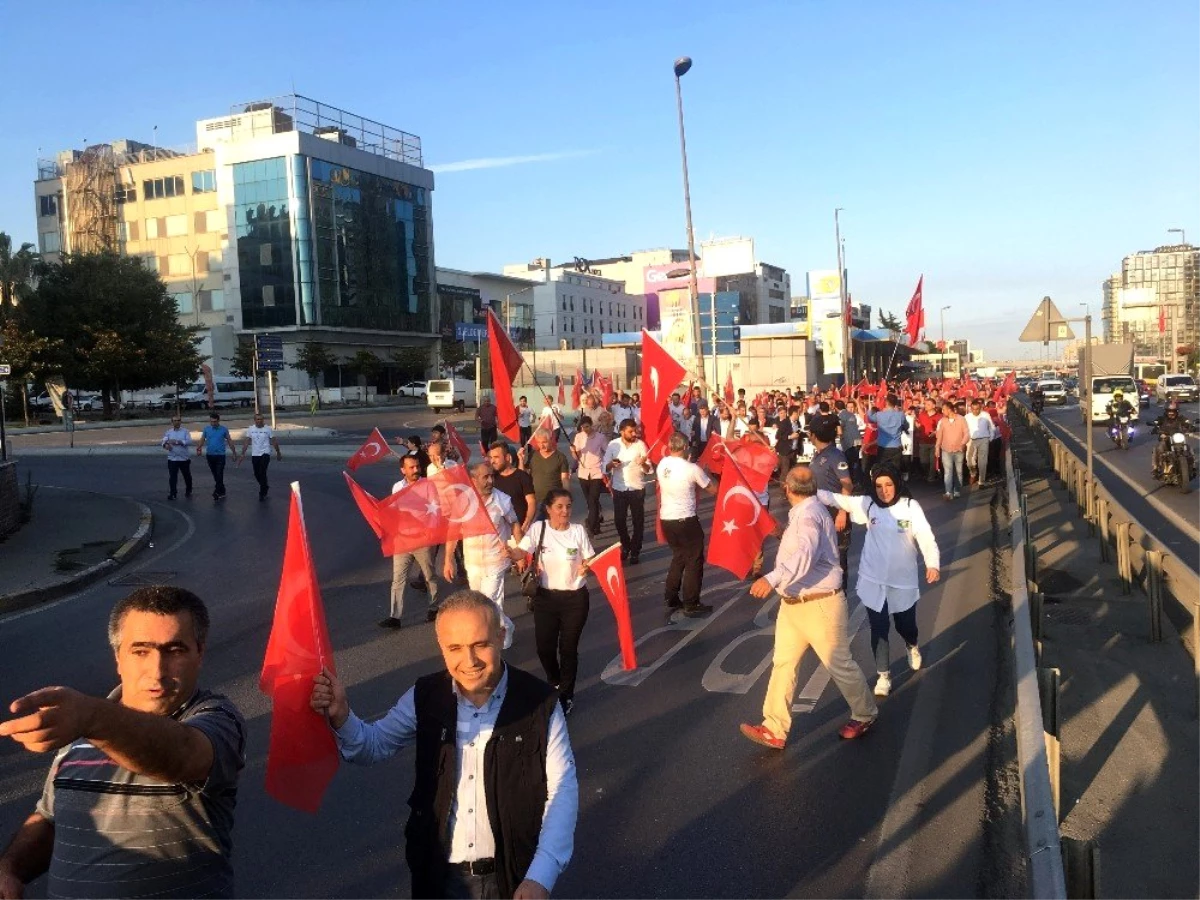 Vatandaşlar Atatürk Havalimanı\'na akın etti