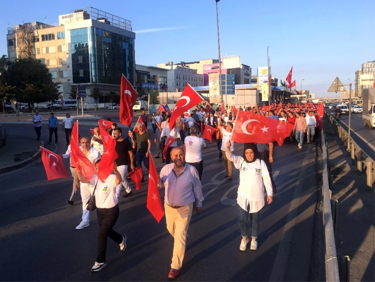 Vatandaşlar Atatürk Havalimanı\'na akın etti