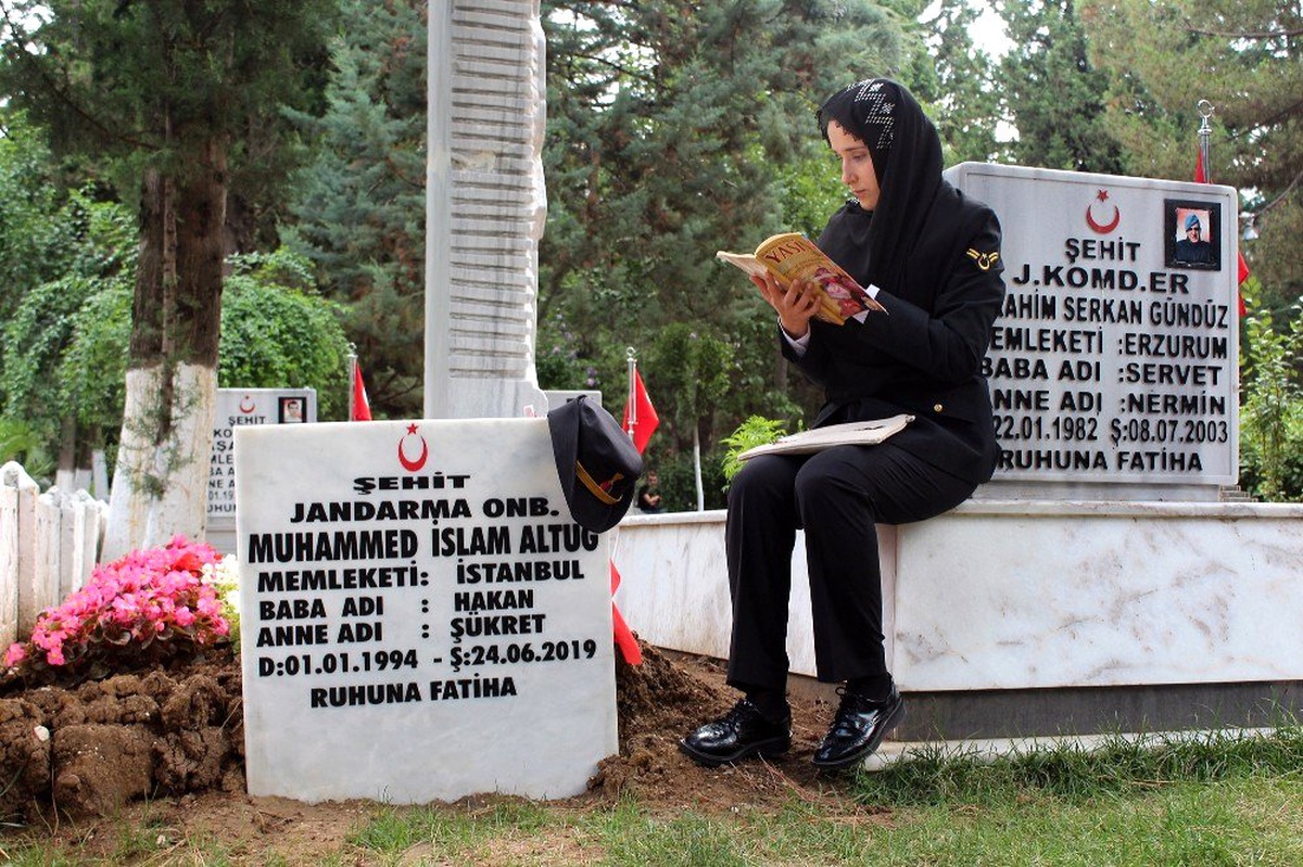 Yalova\'da şehitler mezarları başında anıldı