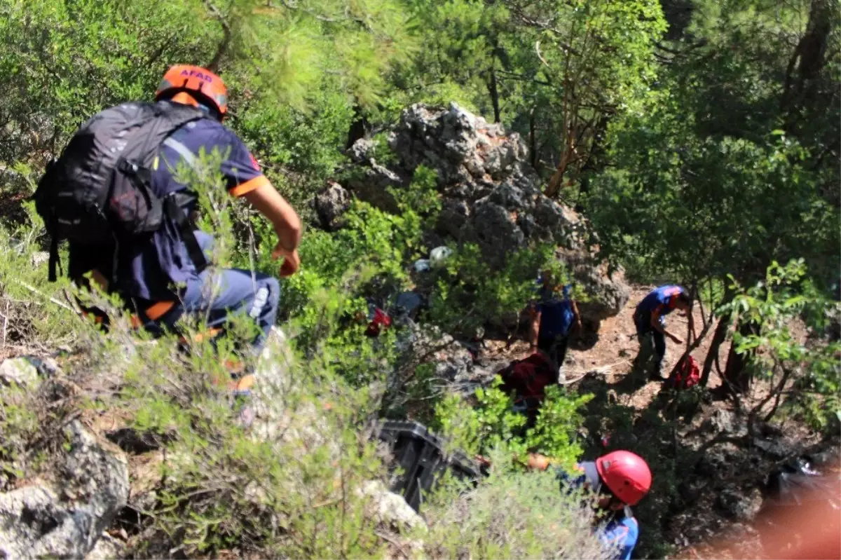 150 metrelik kanyondaki ceset 4 saate çıkarıldı, oğlu kayıp olan baba gözyaşlarına hakim olamadı