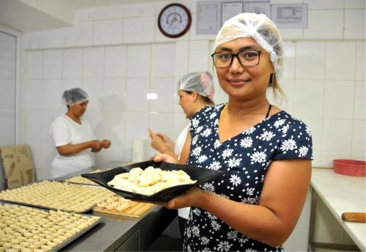 Aşkı uğruna doktorluğu bıraktı, Rus mantısı satıyor