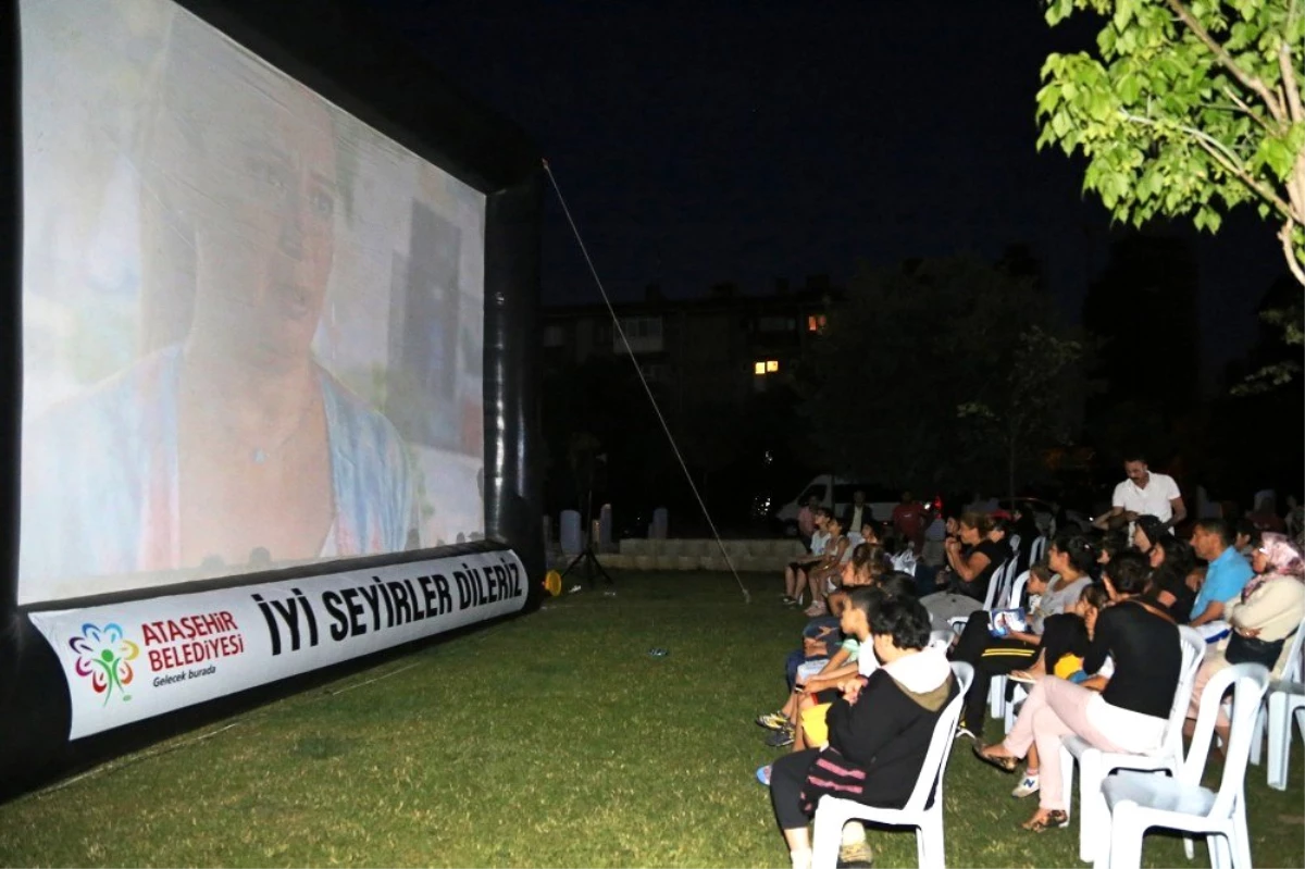 Ataşehir\'de, akşamları yazlık sinema keyfi