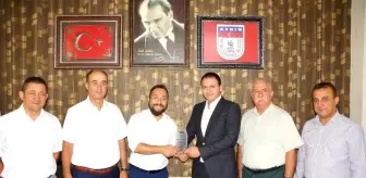 Ayın şoförüne ödülünü Aydın Forum AVM müdürü Kabakçı verdi