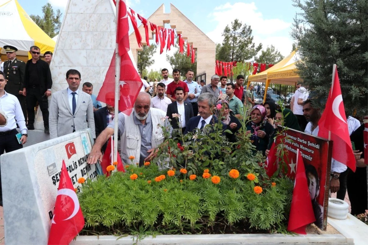 Başkan Tahmazoğlu şehitlikleri ziyaret etti