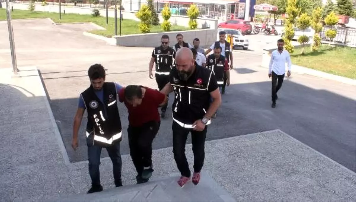 Baskında uyuşturucuyu tuvalete dökerken yakalandı