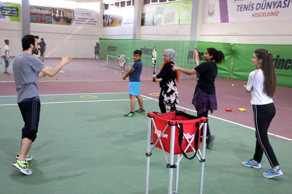 Büyükşehir geleceğin tenis şampiyonlarını yetiştiriyor