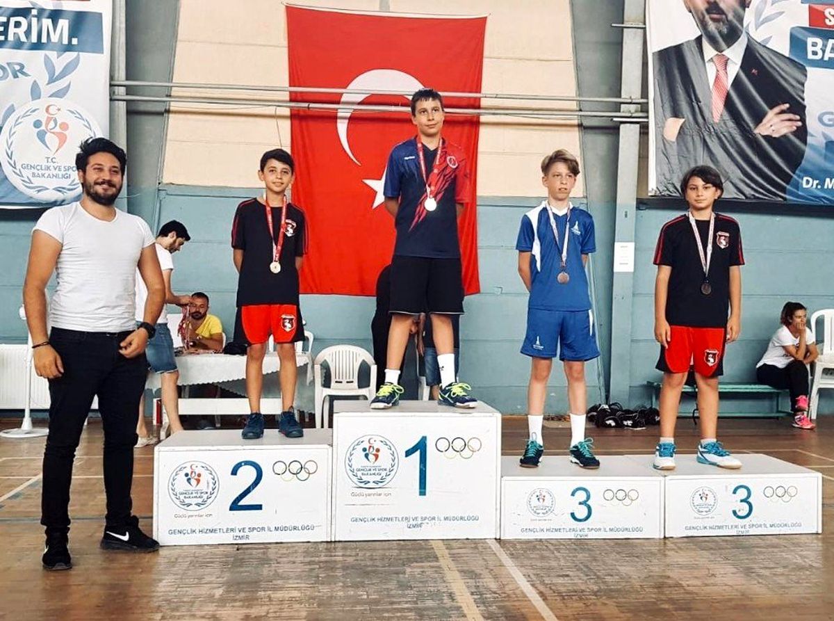 Çiğli, Badminton\'da madalyaya doydu