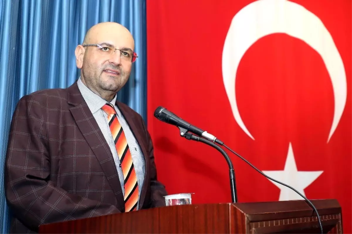 Dr. Öğretim üyesi Tansü\'den 15 Temmuz Şehitleri anma konferansı