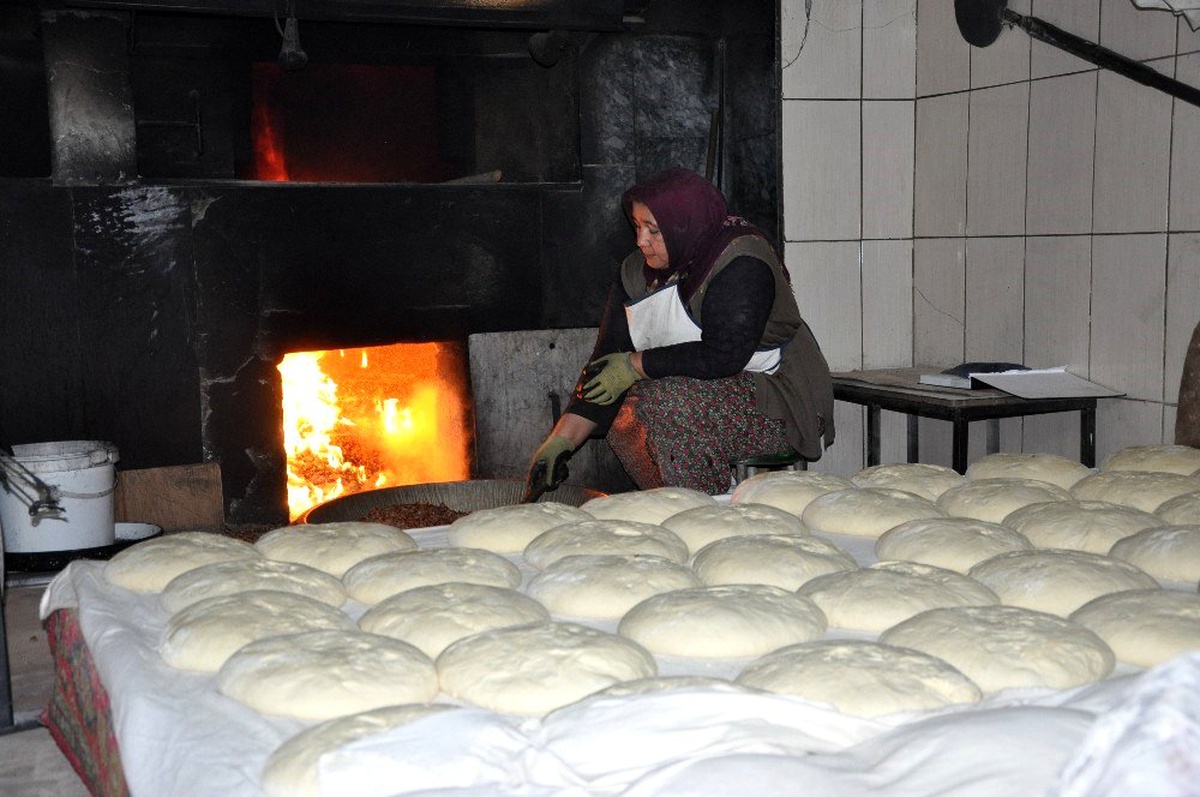 Ekmeklerine ekmekten çıkartıyorlar