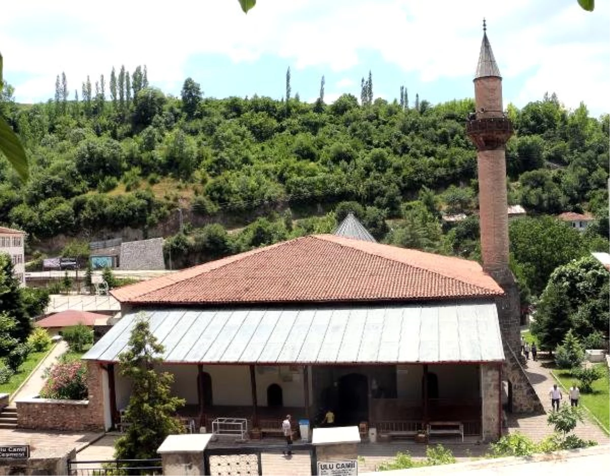 Fatih Sultan Mehmet\'in namaz kıldığı Ulu Cami, zamana meydan okuyor