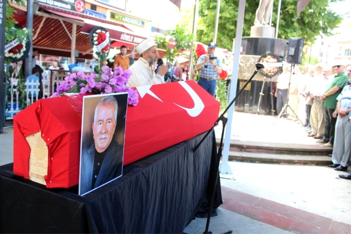 Giresun eski milletvekillerinden Mehmet Ali Karadeniz son yolculuğuna uğurlandı