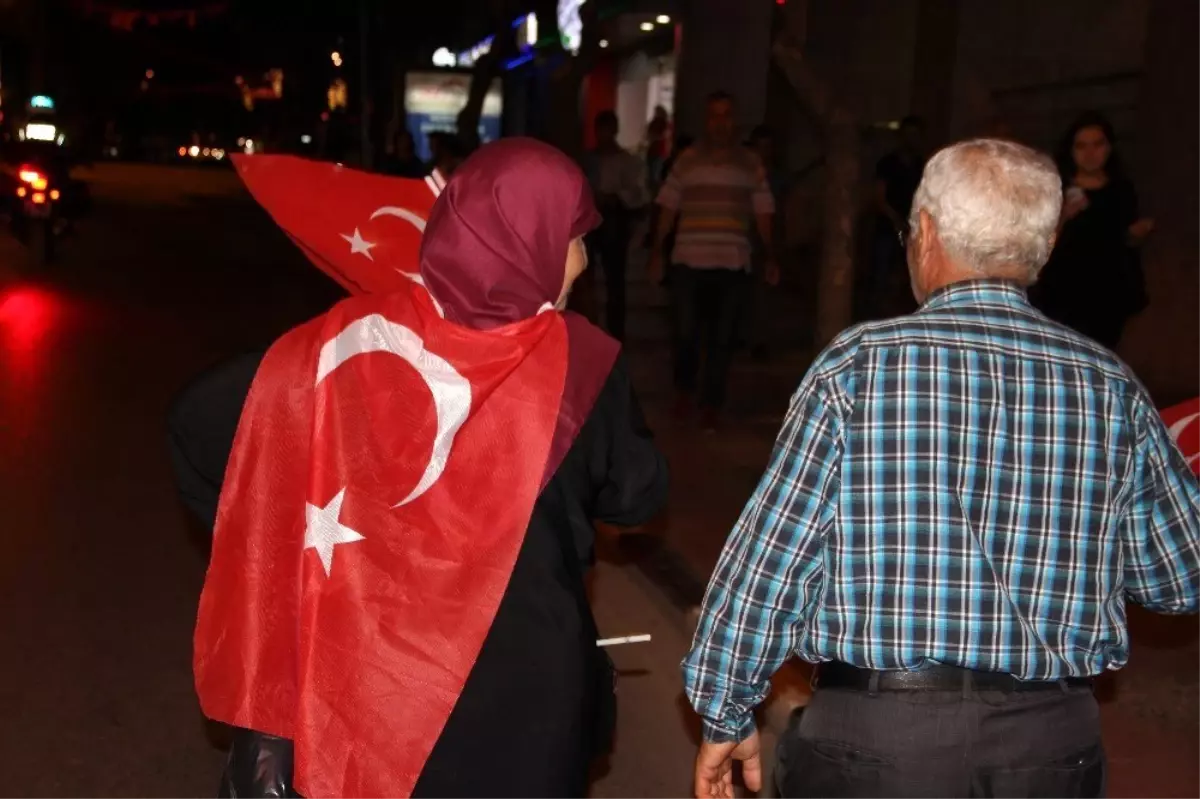 Hain kalkışmanın 3. yıl dönümünde Manisalılar meydanı doldurdu