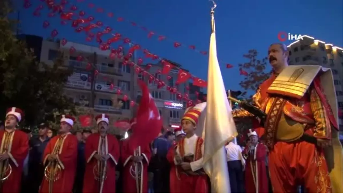 Hain kalkışmanın 3. yıldönümünde de Manisalılar meydanı doldurdu