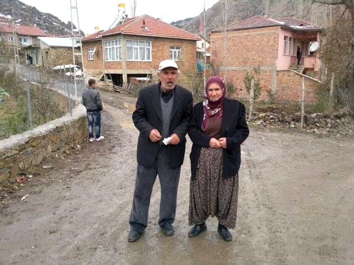 Hayvanlarını otlatmak için çıkan yaşlı adam arazide ölü olarak bulundu