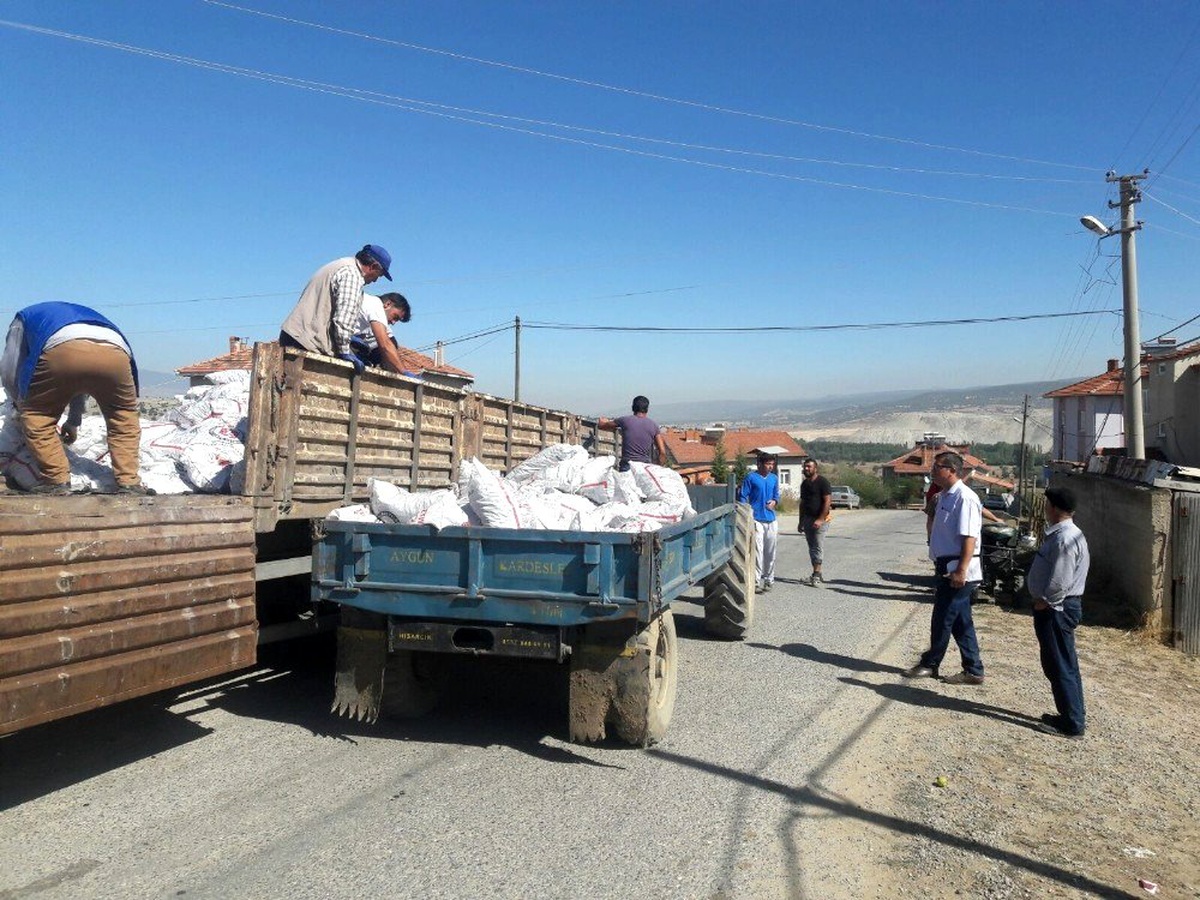 Hisarcık\'ta 495 haneye 713 ton kömür dağıtıldı