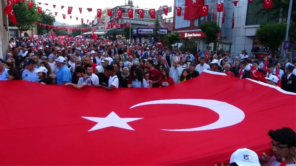 Isparta\'da gül kokulu \'Demokrasi ve Milli Birlik Günü\'