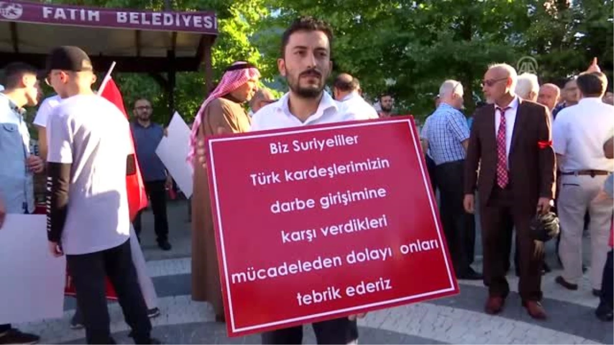 İstanbul\'da yaşayan Suriyeliler\'den 15 Temmuz yürüyüşü