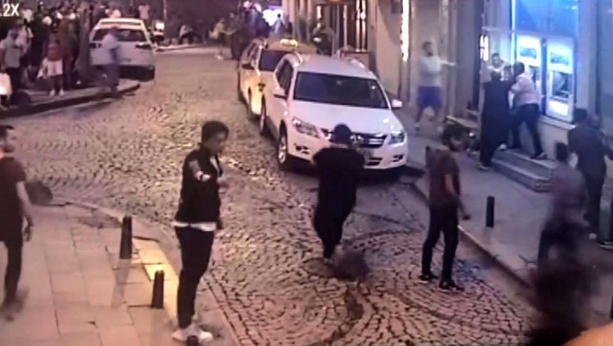 İstanbul\'un göbeğinde şehir magandalarının estirdiği terör kamerada