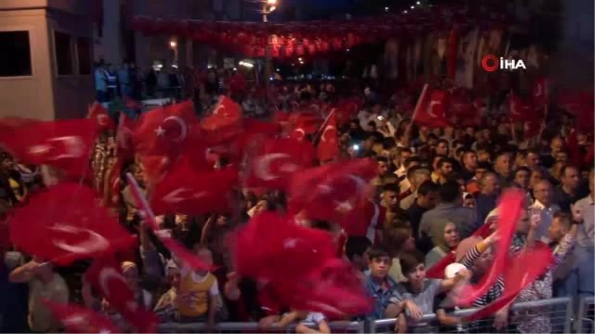 Mardin\'de 15 Temmuz Anma etkinliğine yüzlerce vatandaş katıldı.