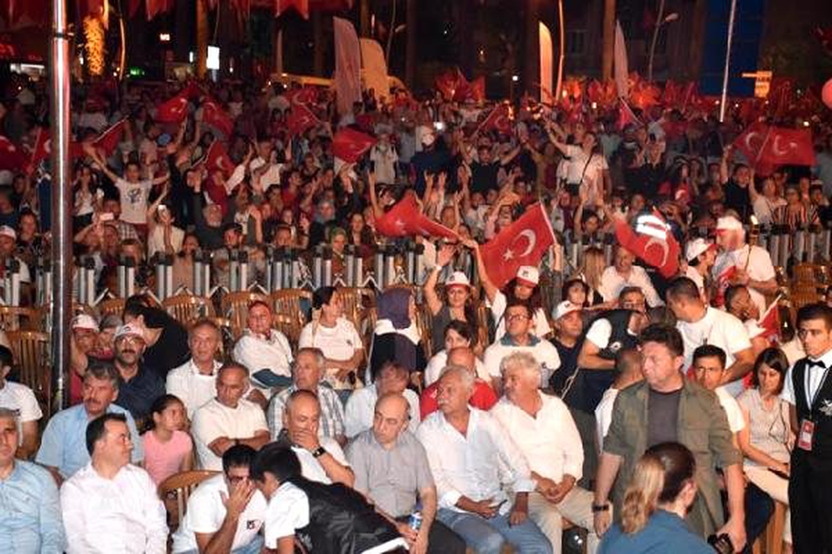 Marmaris\'te Demokrasi ve Milli Birlik Meşalesi