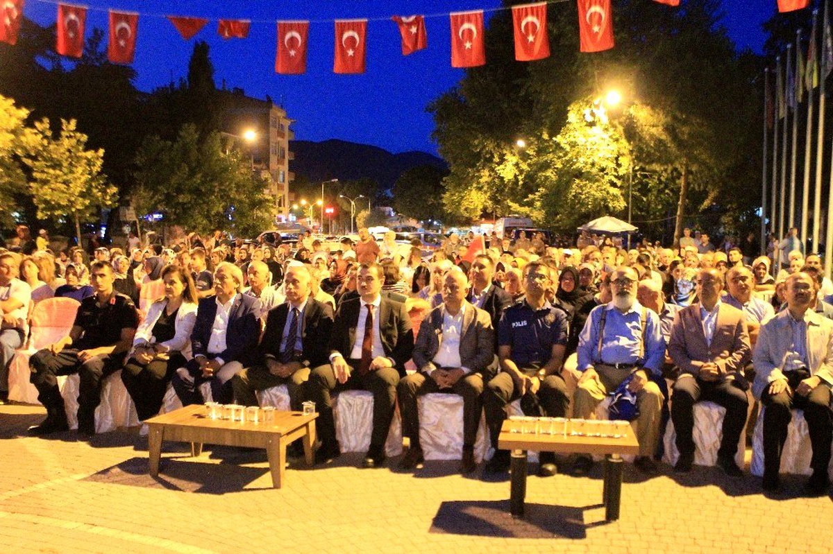 Osmaneli 15 Temmuz Şehitlerini Anma, Demokrasi ve Milli Birlik Günü\'de tek yürek oldu
