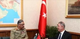 Pakistan Genelkurmay Başkanı Hayat, Bakan Akar'ı ziyaret etti