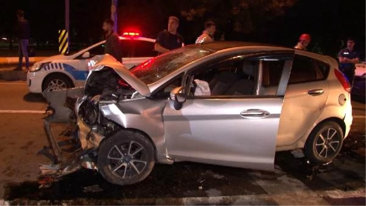 Pendik\'de otomobil servis minibüsüne arkadan çarptı: 1 ölü