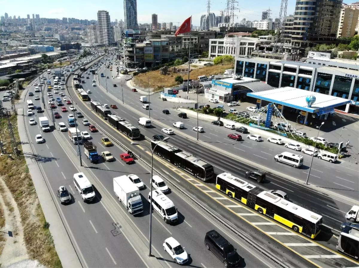 Saadetdere\'de metrobüs yangını