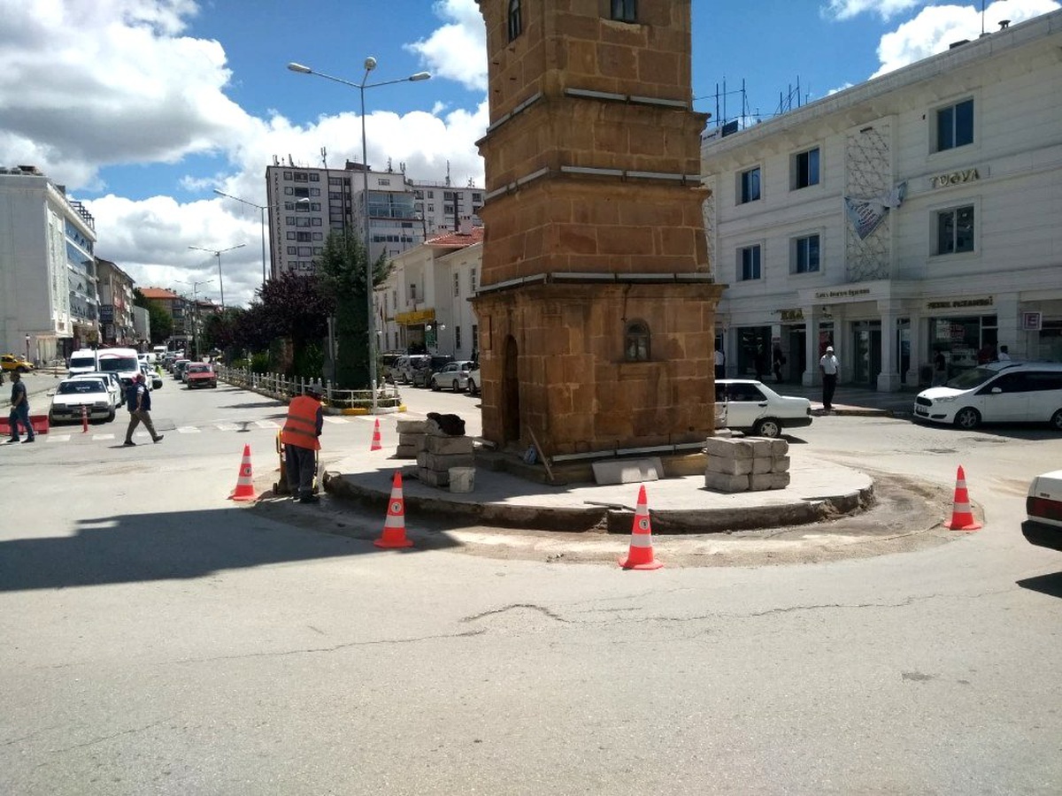 Saat Kulesi\'nin koruma çemberi daraltılıyor