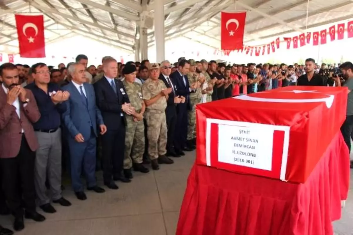 Şehit Uzman Onbaşı Demircan, son yolculuğuna uğurlandı