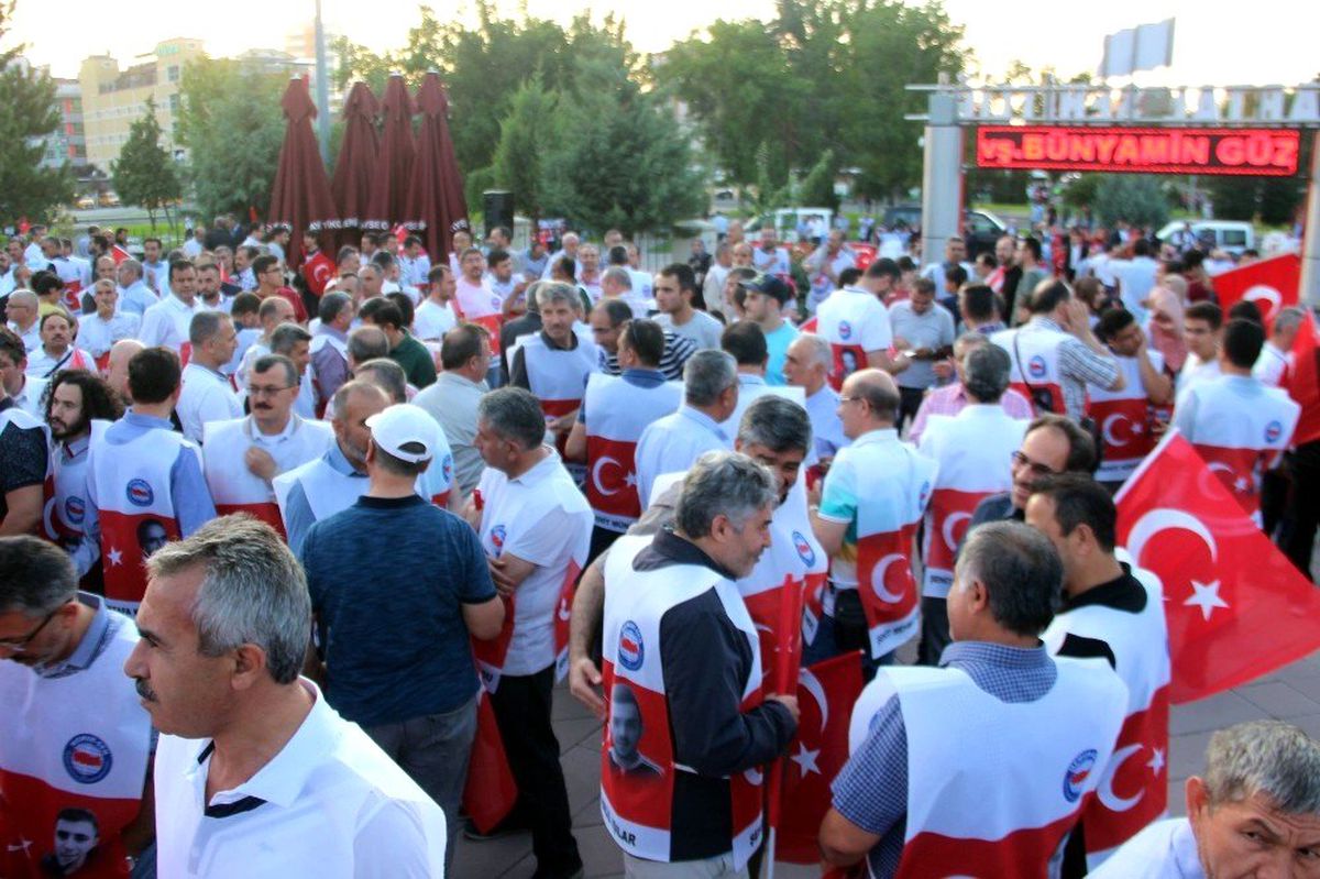 Sivil toplum kuruluşları 15 Temmuz\'un 3. yıl dönümünde yürüdü